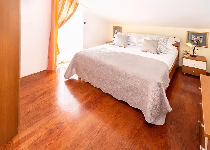 Apartment Palace Clara 3 Island Krk By